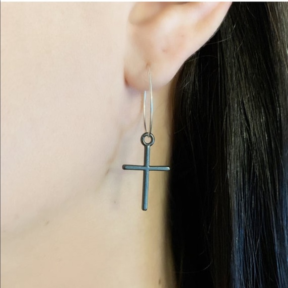 NWT KATY GINGER DESIGNS Cross Hoops - Picture 1 of 6